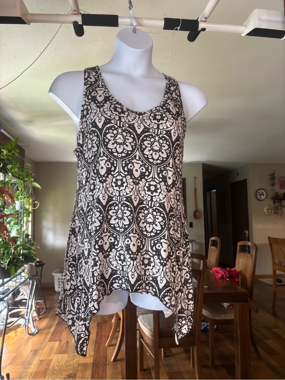 Body Tech Lounge Boho Print Handkerchief Hem Tank Top - Black & Cream